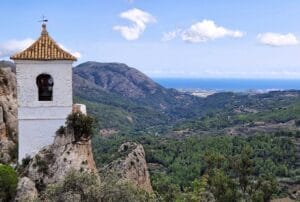 Guadalest – Espanjan vuoristokylä, joka yllättää taianomaisuudellaan