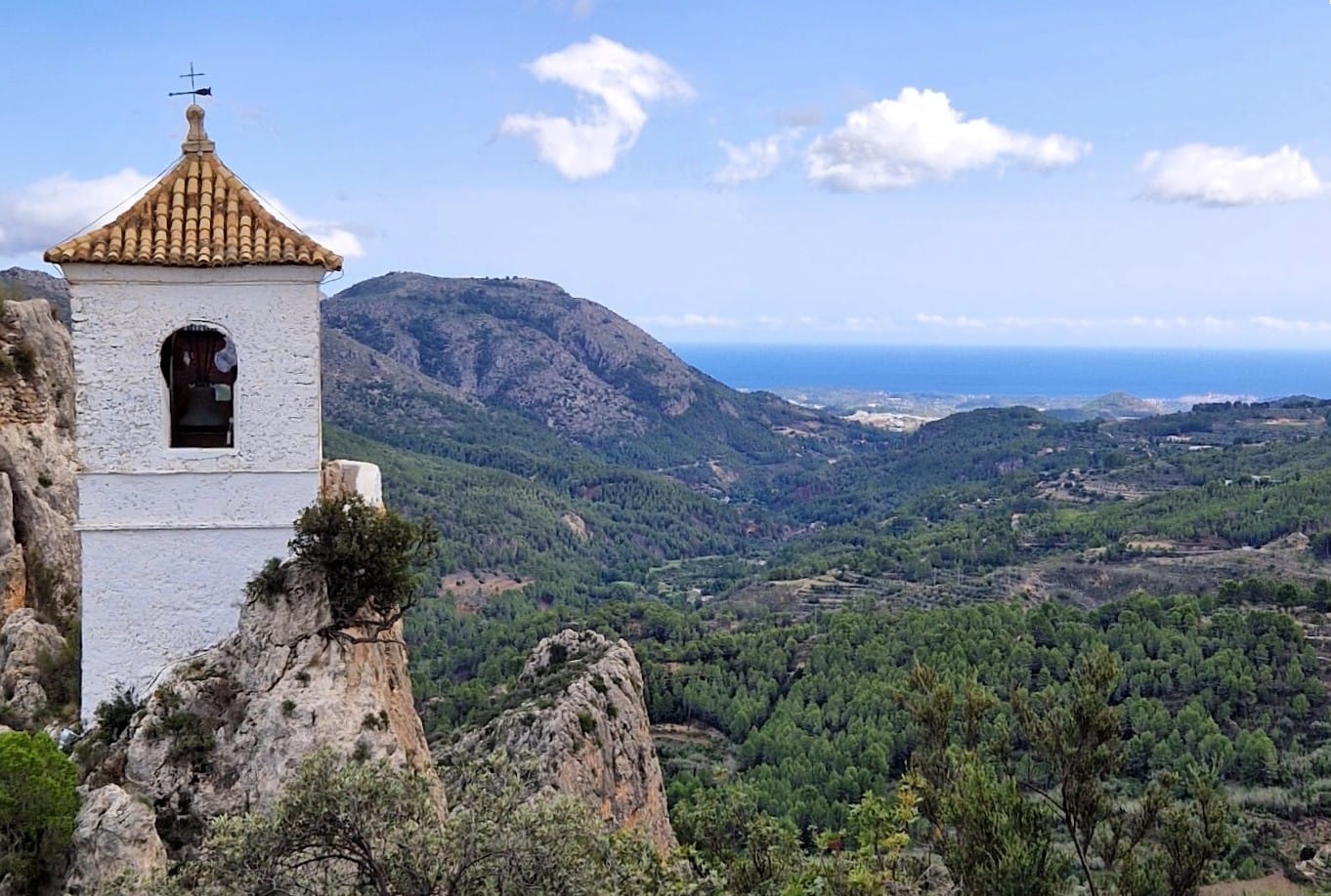 Guadalest – Espanjan vuoristokylä, joka yllättää taianomaisuudellaan