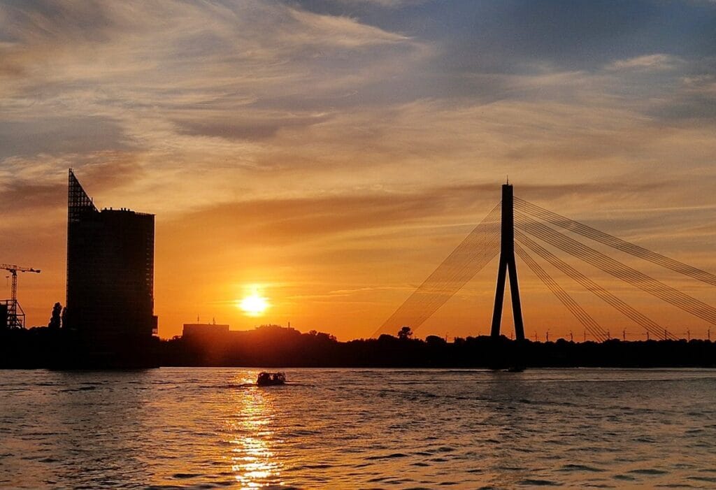 En ole koskaan... - Kohti avaraa maailmaa