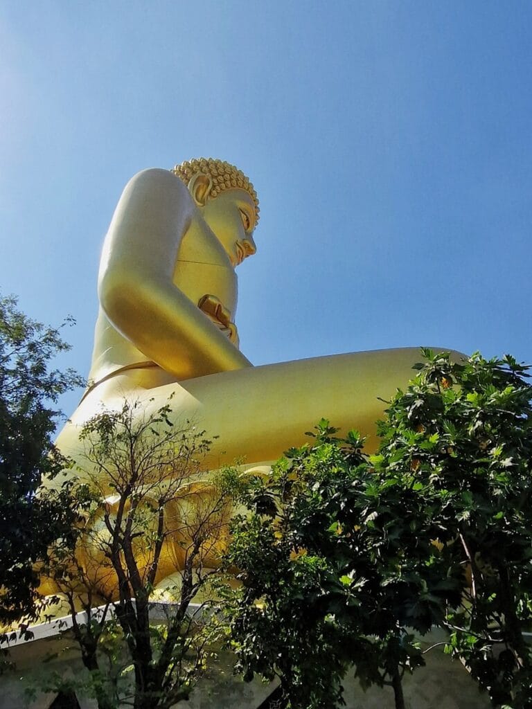 Kultainen buddha Bangkok - Kohti avaraa maailmaa