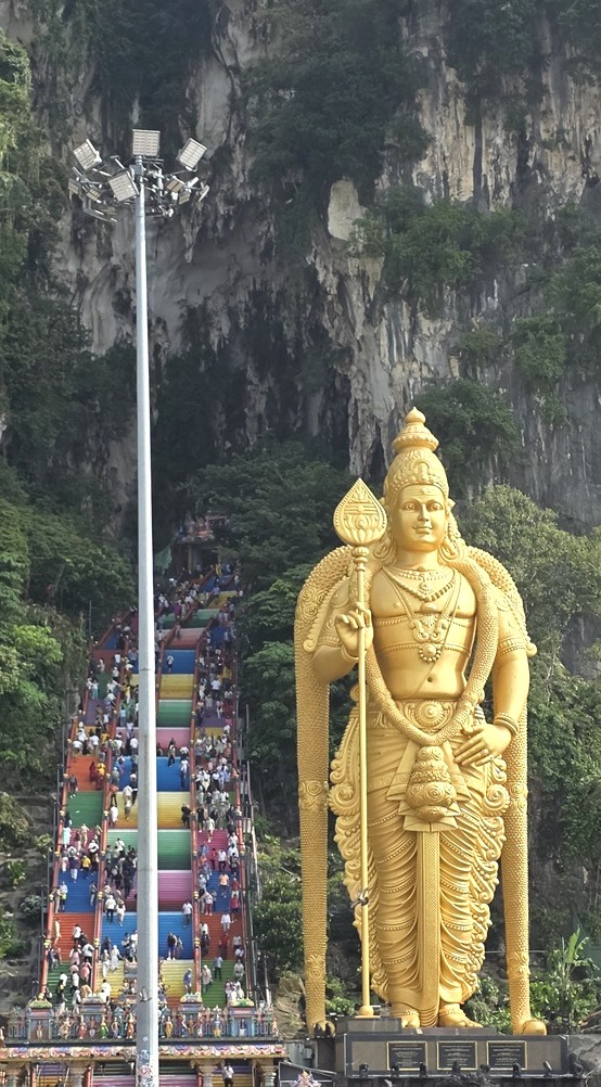 Batu Caves - Kohti avaraa maailmaa