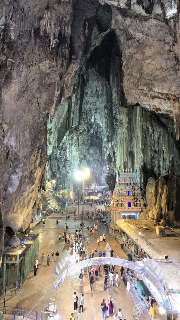 Batu Caves - Kohti avaraa maailmaa