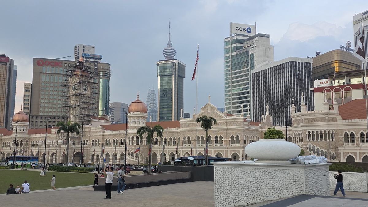 Merdeka Square Kuala Lumpur - Kohti avaraa maailmaa