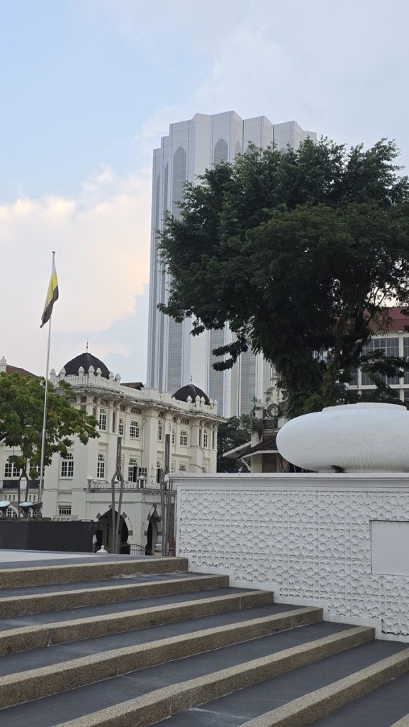 Merdeka Square Kuala Lumpur - Kohti avaraa maailmaa