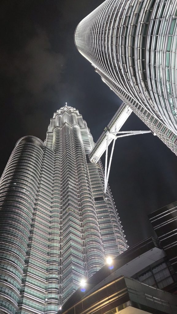 Petronas Towers - Kohti avaraa maailmaa