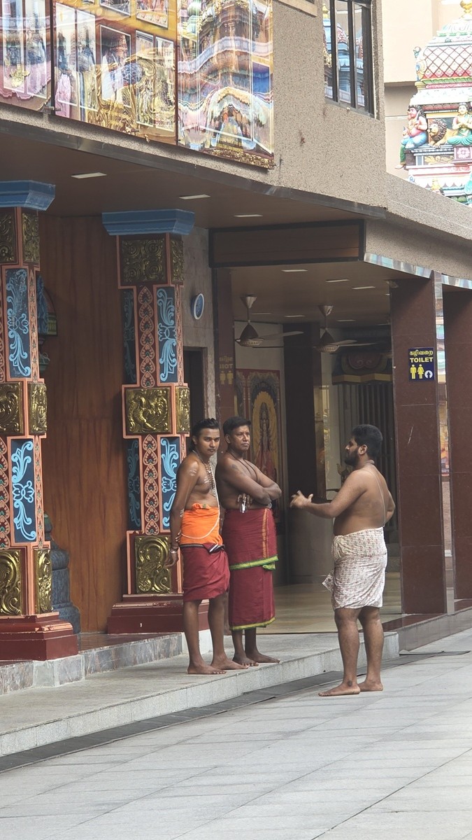 Sri Maha Mariamman -hindutemppeli - Kohti avaraa maailmaa