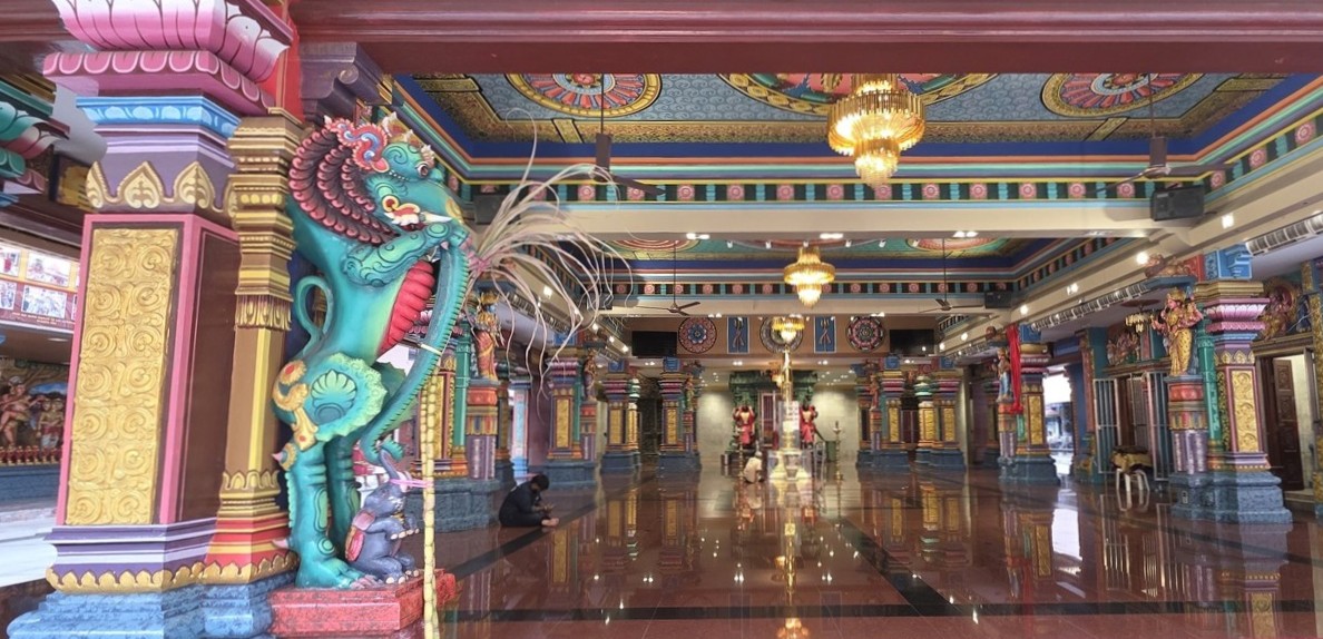 Sri Maha Mariamman -hindutemppeli - Kohti avaraa maailmaa