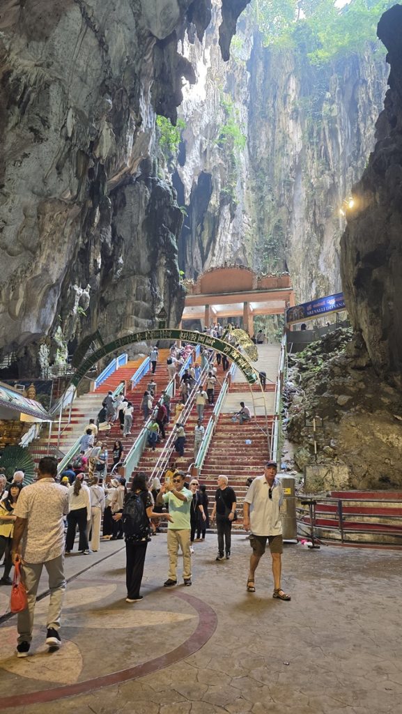 Batu Caves - Kohti avaraa maailmaa