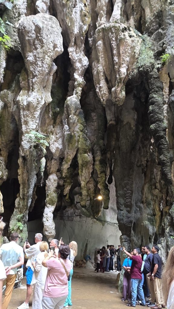 Batu Caves - Kohti avaraa maailmaa