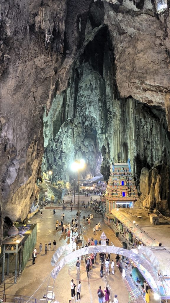 Batu Caves - Kohti avaraa maailmaa