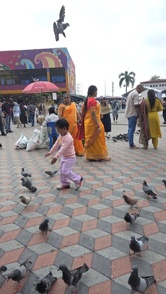 Batu Caves - Kohti avaraa maailmaa