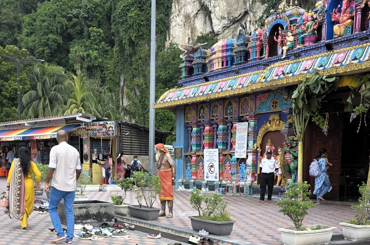 Batu Caves - Kohti avaraa maailmaa