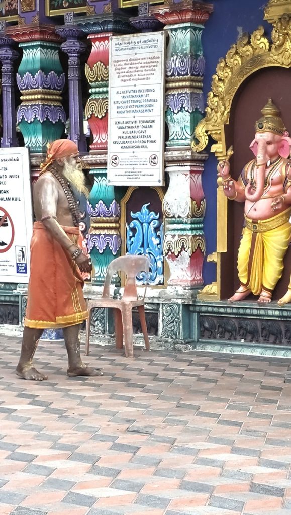 Batu Caves - Kohti avaraa maailmaa