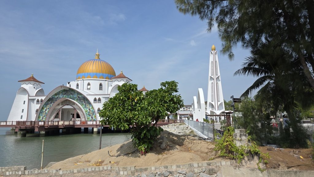 Masjid Selat Melaka - Kohti avaraa maailmaa
