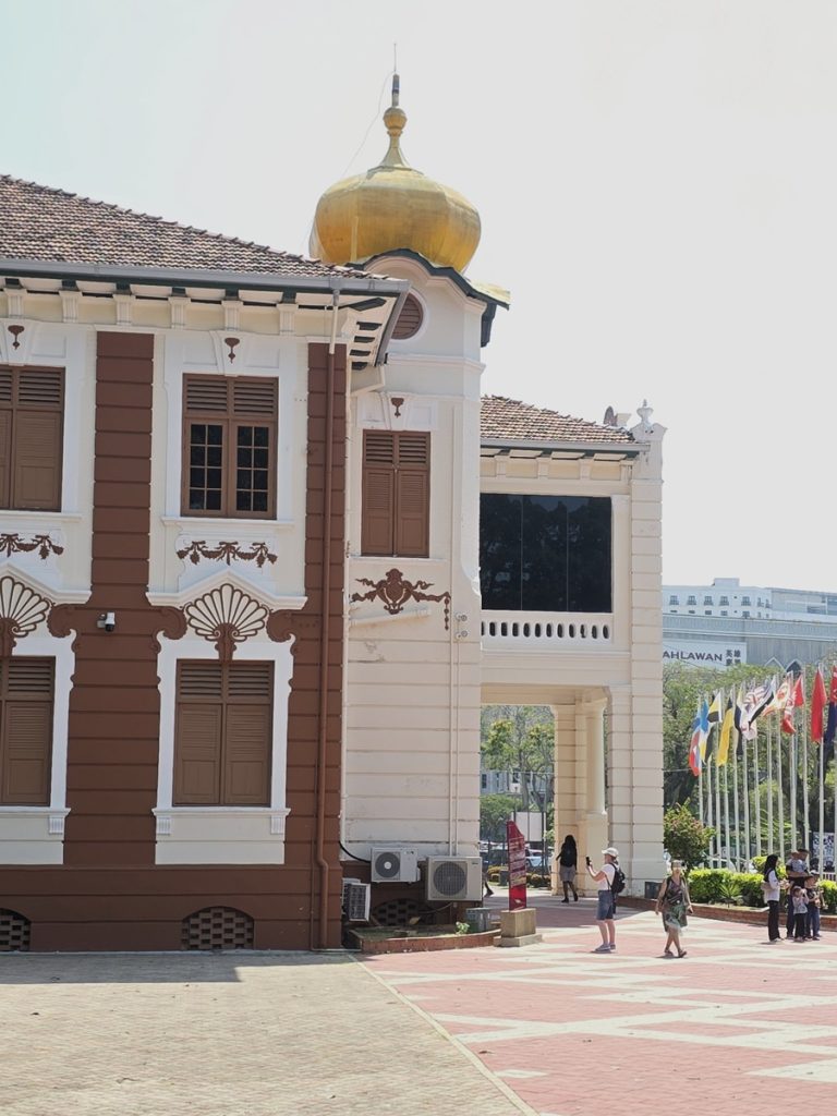 Stadthuys - Kohti avaraa maailmaa