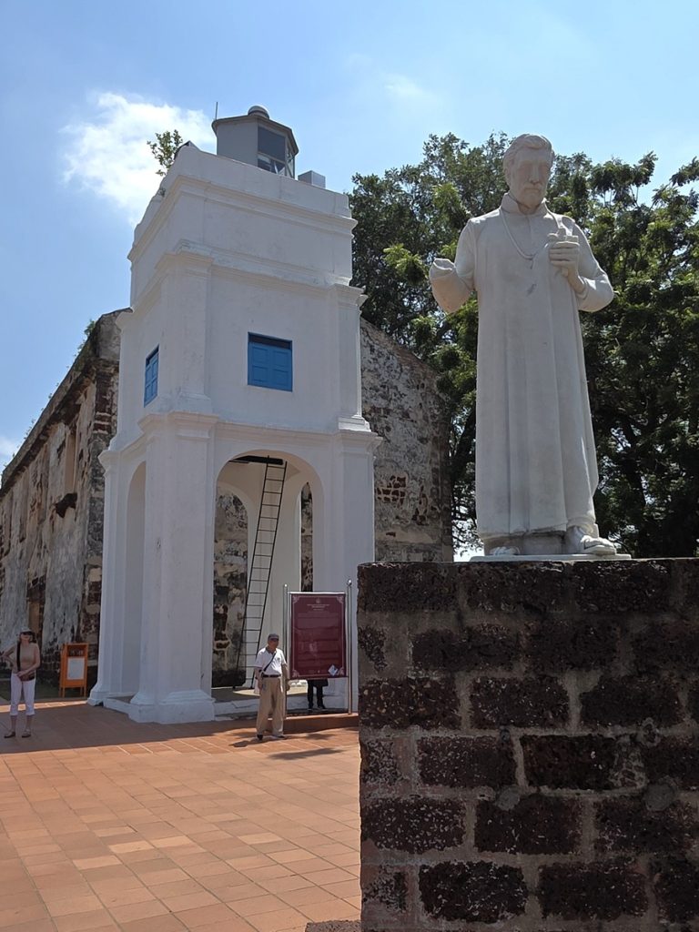 St Paul Malakka - Kohti avaraa maailmaa