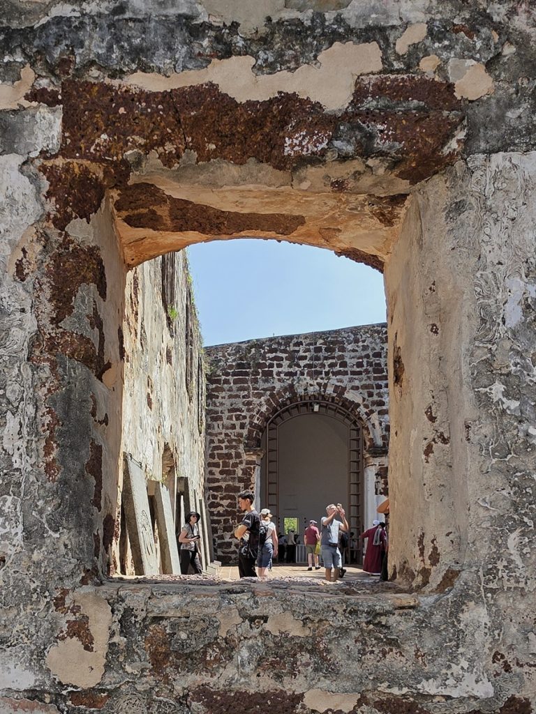 St Paul Malakka - Kohti avaraa maailmaa