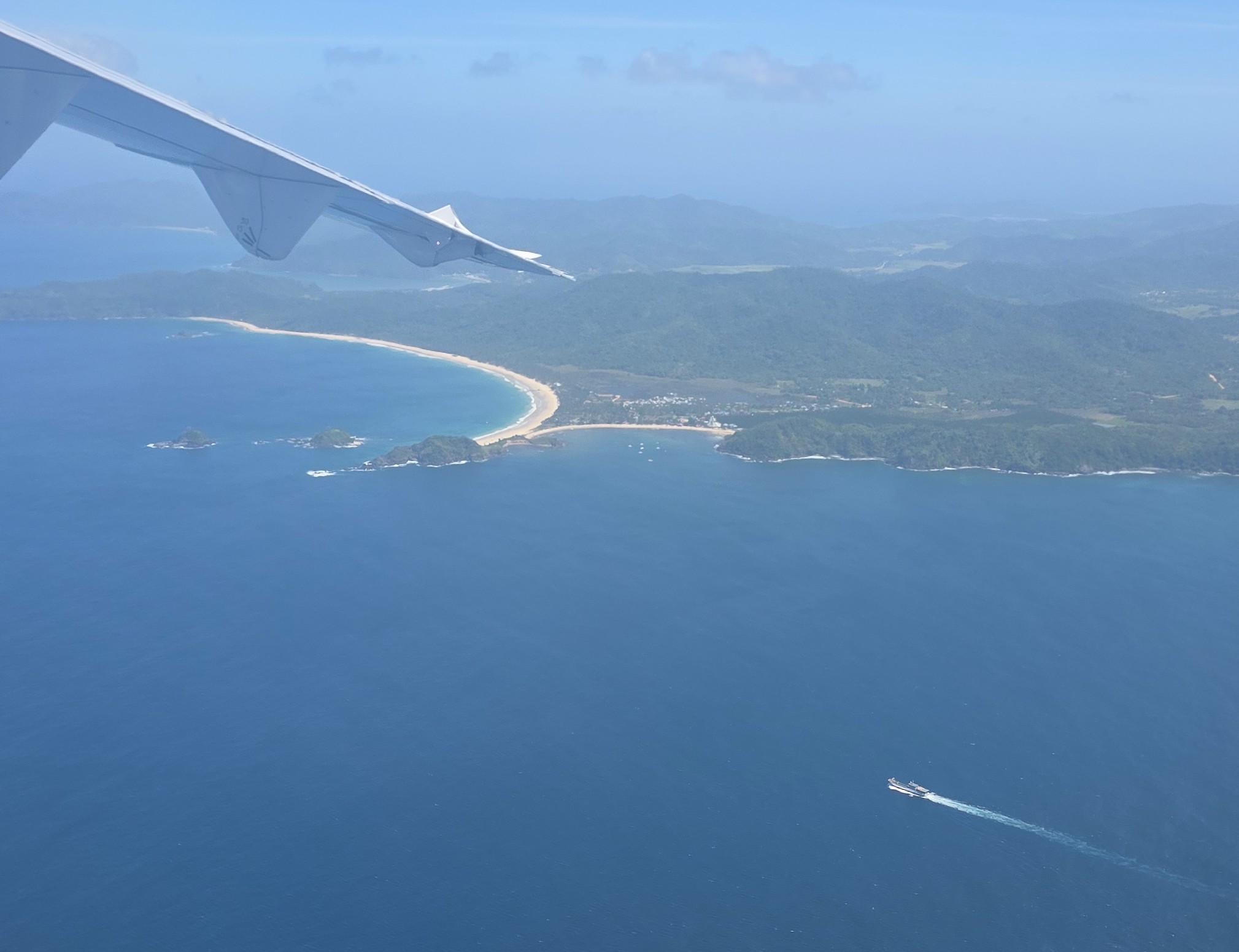 Lentokoneen siipi - Kohti avaraa maailmaa
