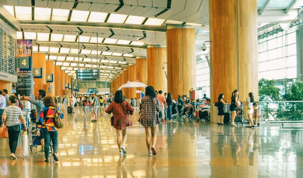 Näitä ilman en enää lähde matkalle – eSIM, maksukortti ja vakuutus