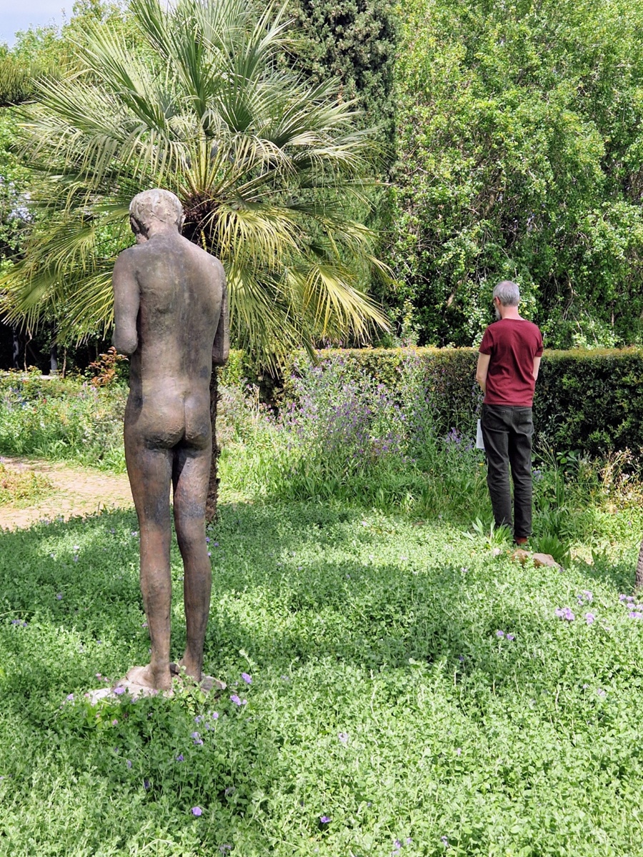 Patsas Jardín de l'Albarda - Kohti avaraa maailmaa