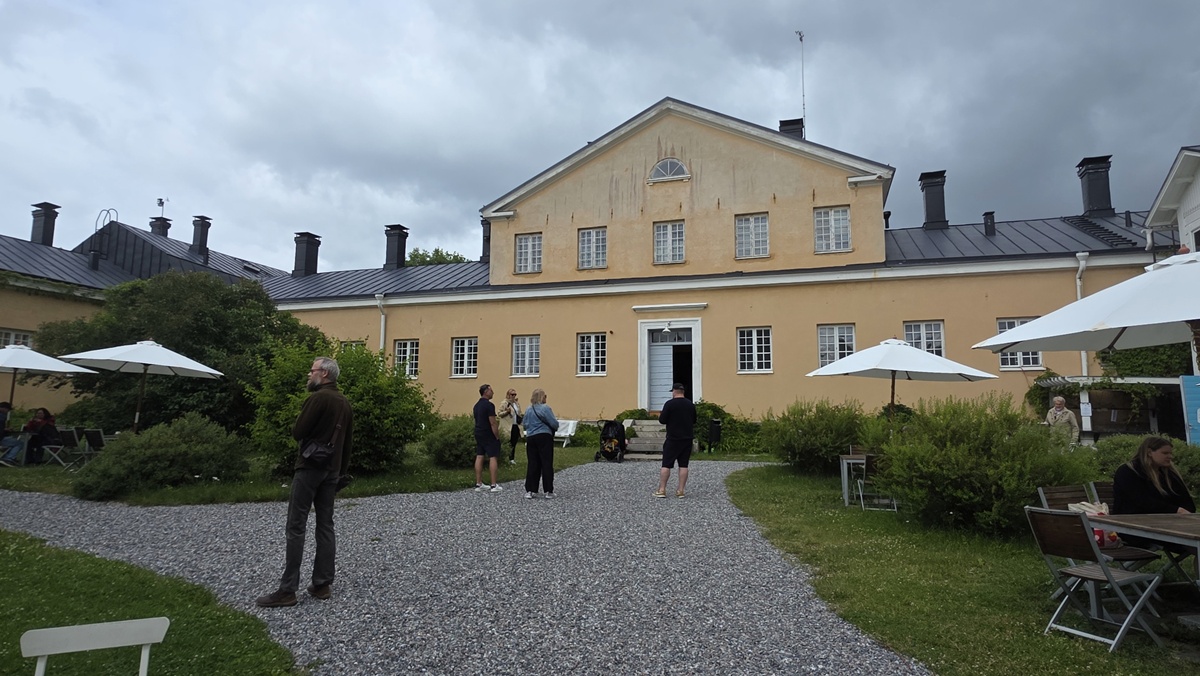 Päärakennus Seilin saari - Kohti avaraa maailmaa