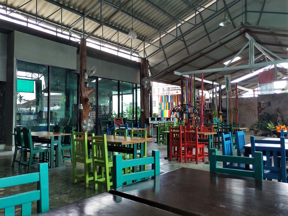 Forest Bungalows & Mama's Restaurant